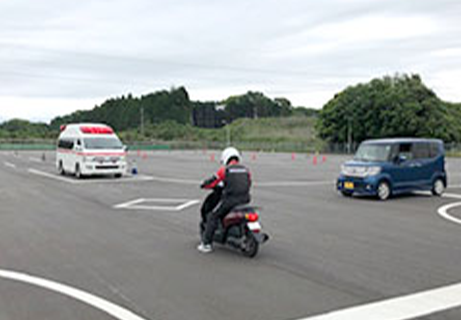 緊急⾃動⾞等運転⼠研修