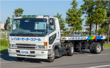 けん引自動車